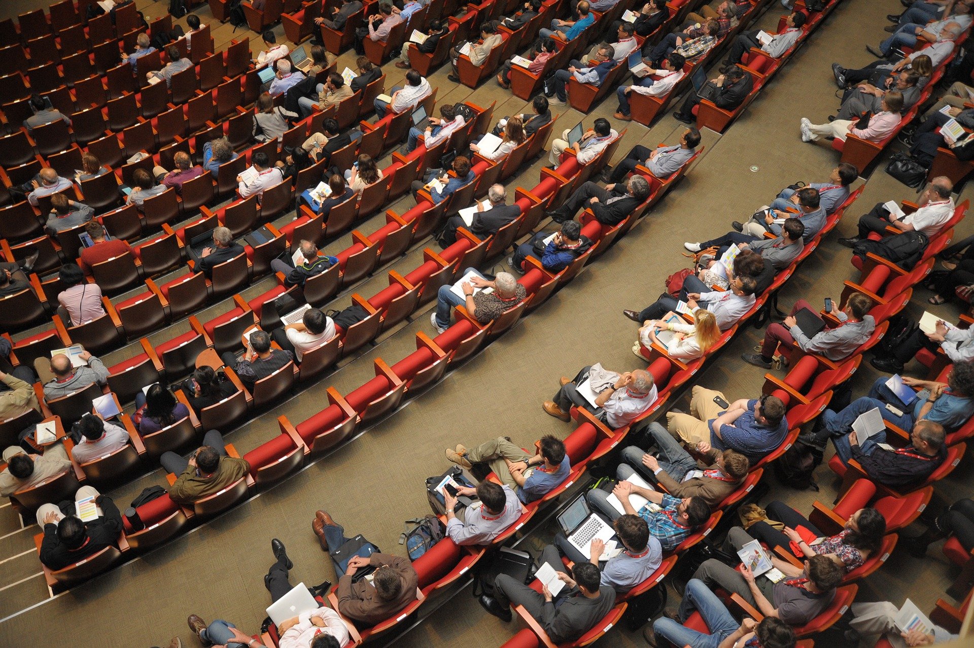 Simitless helps academics and businesses organize their conferences.