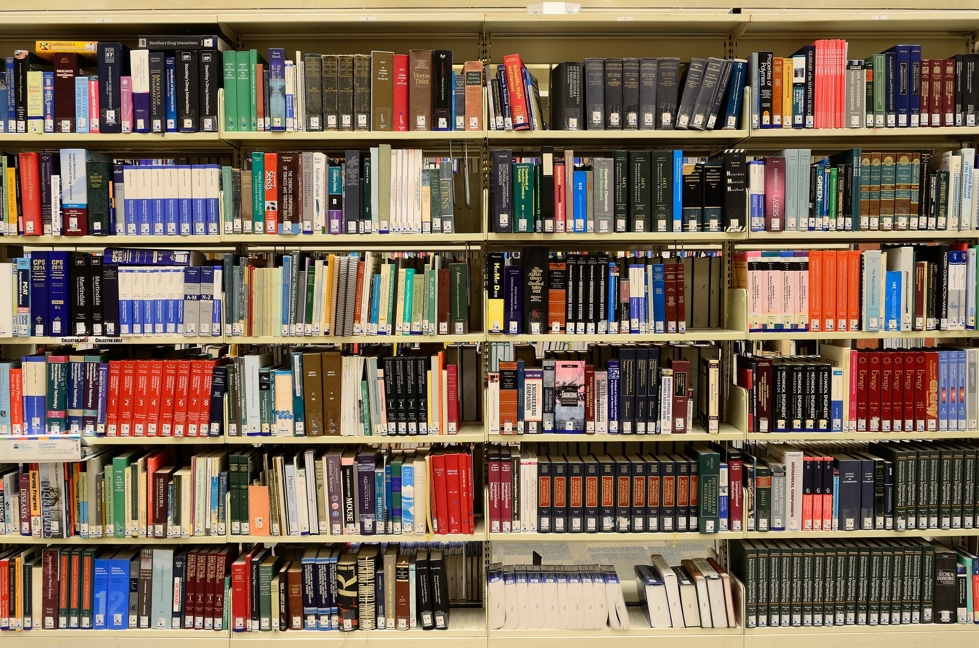 Simitless helps small libraries manage their collection and loans.
